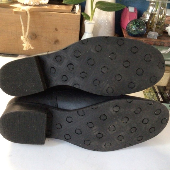 UGG Fletcher Black Leather Water-resistant Ankle Booties Boots Size 12 Womens - Picture 12 of 14